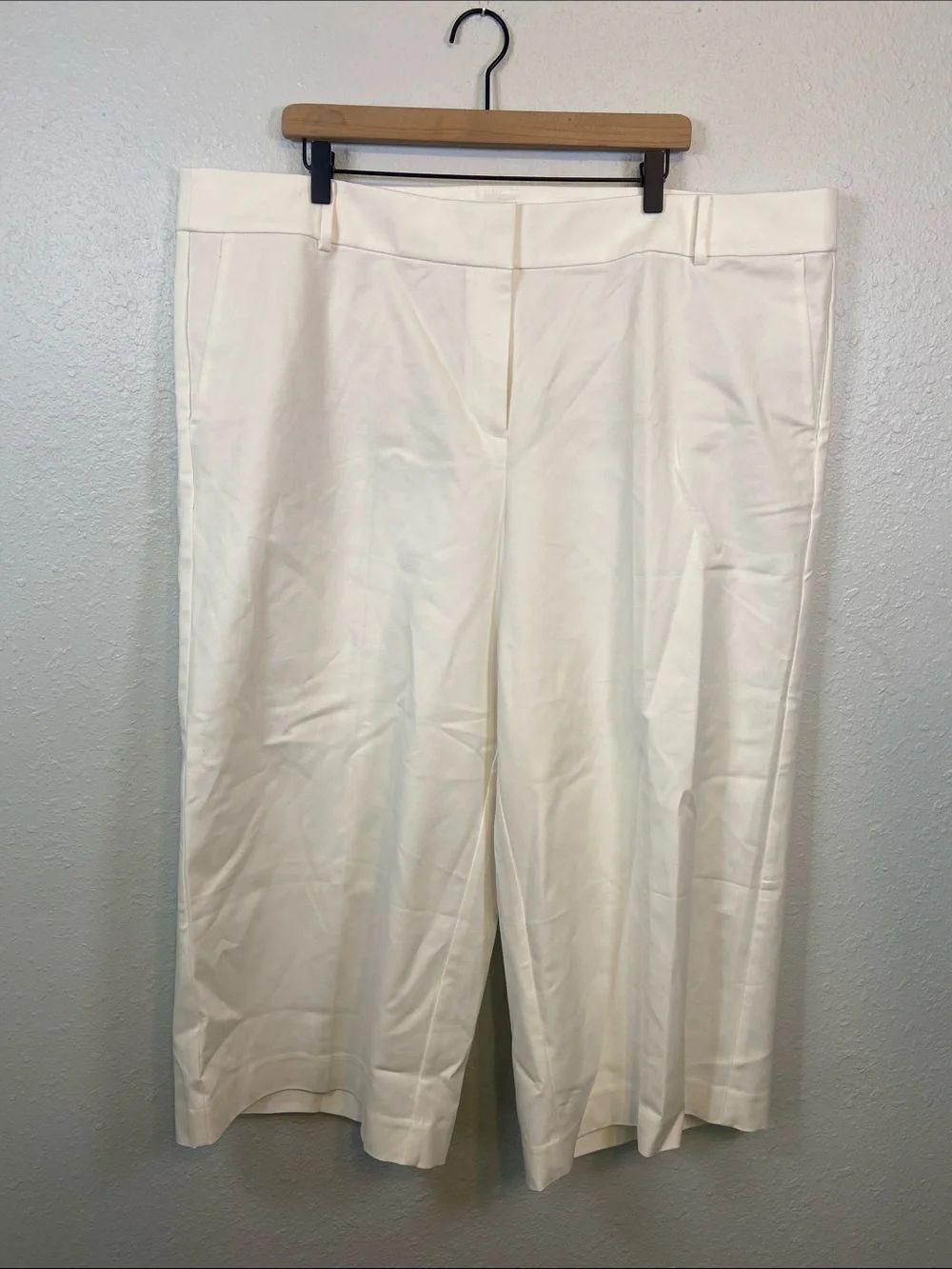LOFT Plus White Classic Chic Business Casual Wide Leg Cropped Pants Size 22 NEW